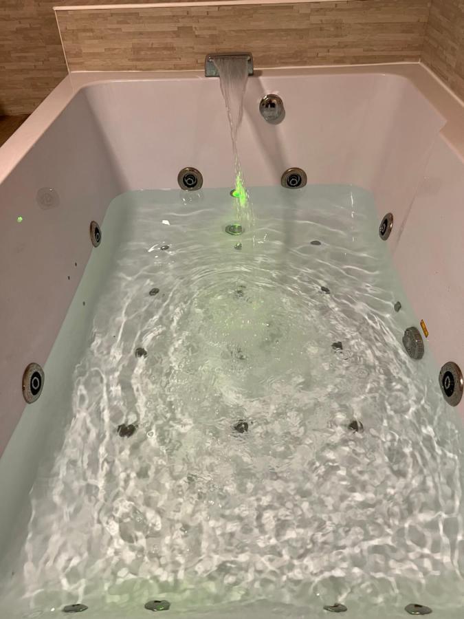 Hotel Magnifique Loft 35M2 Jacuzzi Rvb Night 1 Amiens Exterior foto